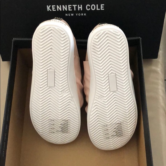 Brand new Girls Kenneth Cole shoes - Picture 3 of 4